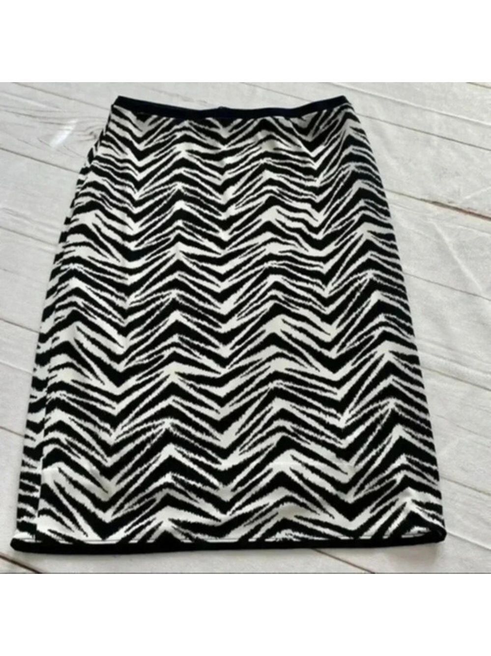 WHITE HOUSE BLACK MARKET ZEBRA Print Skirt